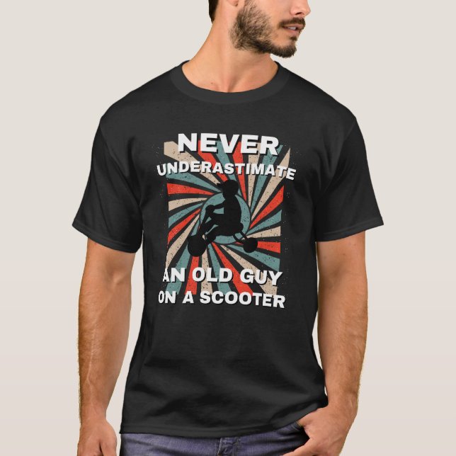 Unterschätzen Sie nie einen alten Mann mit einem S T-Shirt (Vorderseite)