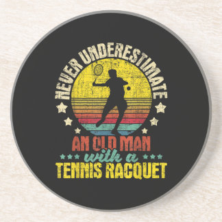 Unterschätzen Sie nie einen alten Mann - Tennisspi Getränkeuntersetzer