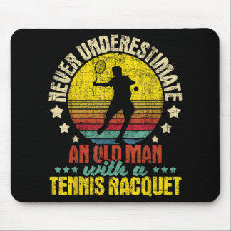 Unterschätzen Sie nie einen alten Mann - Tennisspi Mousepad