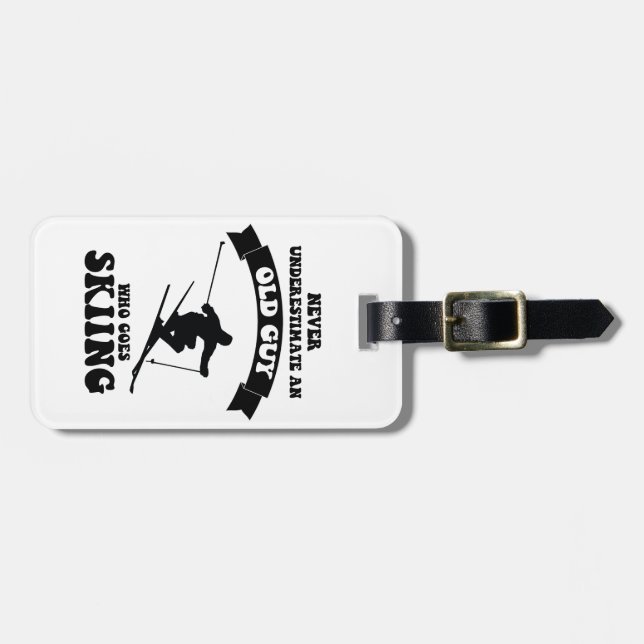 Unterschätzen Sie nie einen alten Typ, der geht Gepäckanhänger (Vorderseite horizontal)