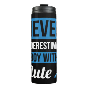Unterschätzen Sie nie einen Jungen mit einem Shirt Thermosbecher