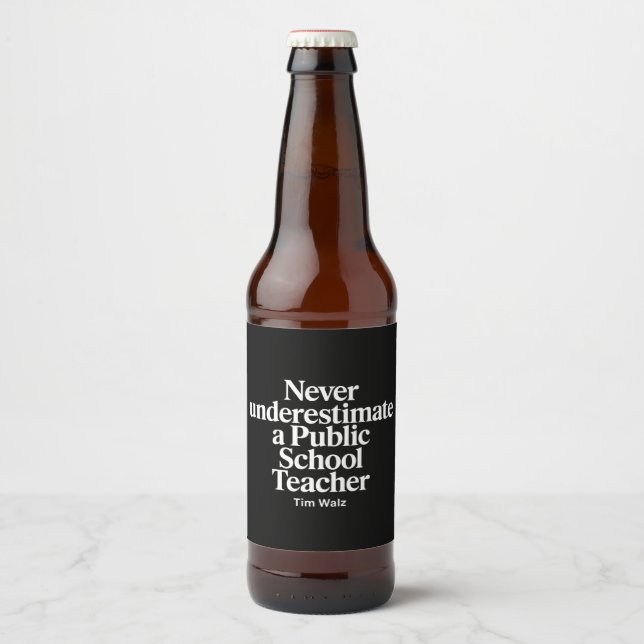 Unterschätzen Sie nie einen Lehrer an einer öffent Bierflaschenetikett (Vorderseite)