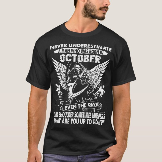Unterschätzen Sie nie einen Mann, der im Oktober T-Shirt (Vorderseite)