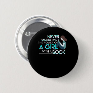 Unterschätzen Sie nie Lesebuch-Frauen Button