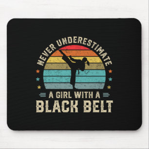 Unterschätzen Sie nie Mädchen mit einem schwarzen  Mousepad