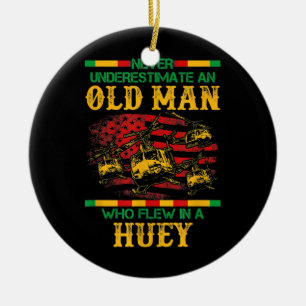 Unterschätzen Sie niemals den alten Mann, der in  Keramik Ornament