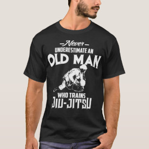 Unterschätzen Sie niemals den alten Mann, der Jiu- T-Shirt