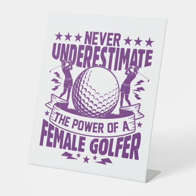 Unterschätzen Sie niemals den Power einer Golferin Sockelschild (Vorderseite)