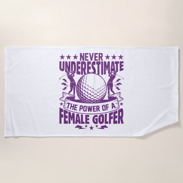 Unterschätzen Sie niemals den Power einer Golferin Strandtuch (Vorderseite)