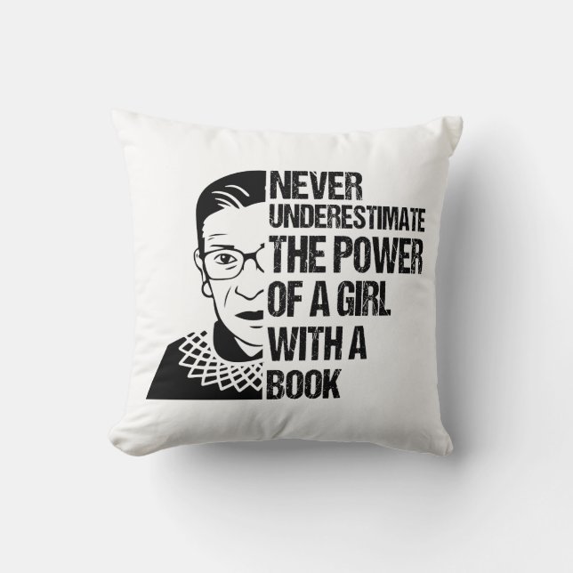 Unterschätzen Sie niemals den Power eines Mädchens Kissen (Vorderseite)