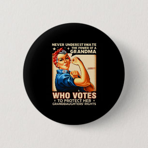 Unterschätzen Sie niemals den Power eines Oma, das Button