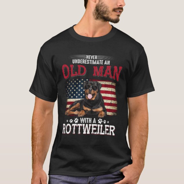 Unterschätzen Sie niemals ein Altes mit einem Rott T-Shirt (Vorderseite)