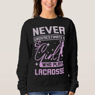 Unterschätzen Sie niemals ein Mädchen, das Lacross Sweatshirt