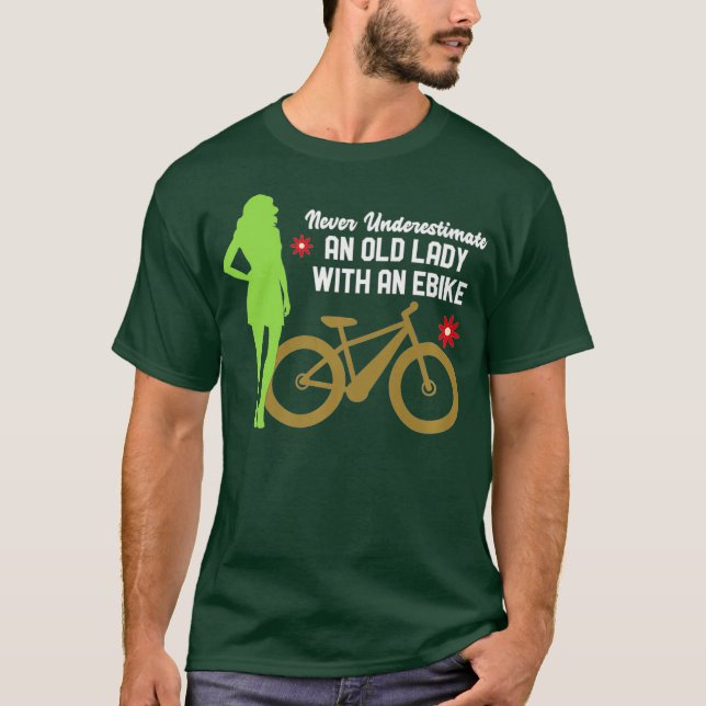 Unterschätzen Sie niemals eine alte Dame mit einem T-Shirt (Vorderseite)