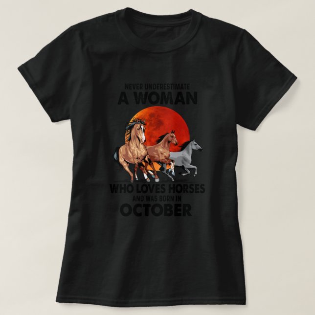 Unterschätzen Sie niemals eine alte Frau, die Pfer T-Shirt (Design vorne)