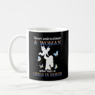 Unterschätzen Sie niemals eine Frau, die ein Kind Kaffeetasse