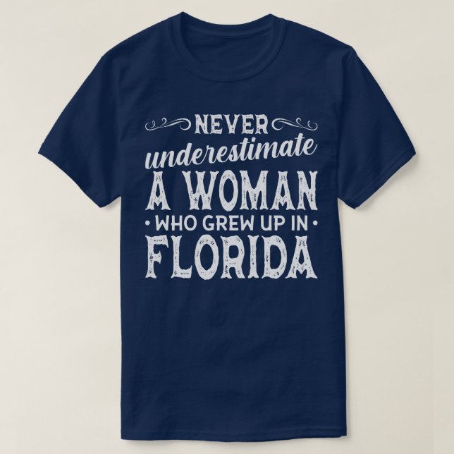 Unterschätzen Sie niemals eine Frau, die in Florid T-Shirt (Design vorne)