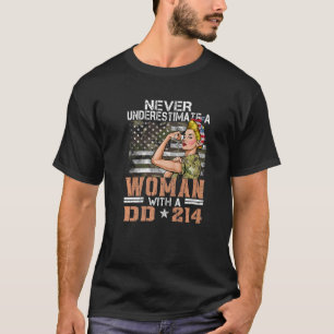 Unterschätzen Sie niemals eine Frau mit DD 214 sto T-Shirt