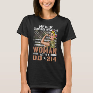 Unterschätzen Sie niemals eine Frau mit DD 214 sto T-Shirt