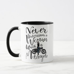Unterschätzen Sie niemals eine Frau mit einem Mot Tasse