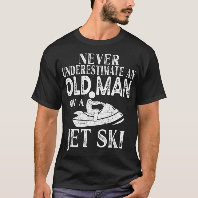 Unterschätzen Sie niemals einen alten Mann auf ein T-Shirt (Vorderseite)