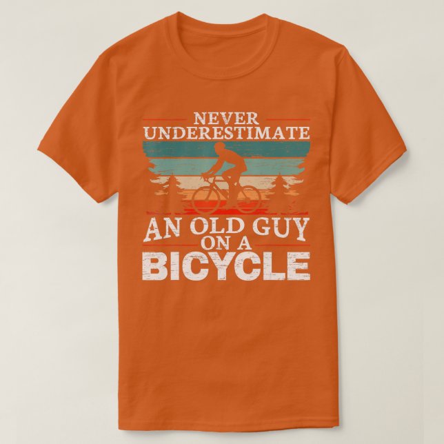 Unterschätzen Sie niemals einen alten Mann auf ein T-Shirt (Design vorne)