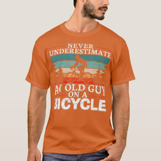 Unterschätzen Sie niemals einen alten Mann auf ein T-Shirt