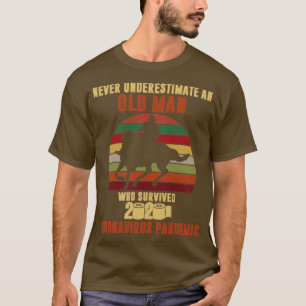 Unterschätzen Sie niemals einen alten Mann, der 20 T-Shirt