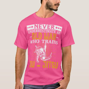 Unterschätzen Sie niemals einen alten Mann, der Ji T-Shirt