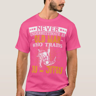 Unterschätzen Sie niemals einen alten Mann, der Ji T-Shirt