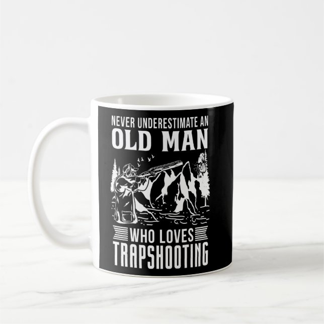 Unterschätzen Sie niemals einen alten Mann, der To Kaffeetasse (Links)