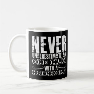 Unterschätzen Sie niemals einen alten Mann mit ein Kaffeetasse