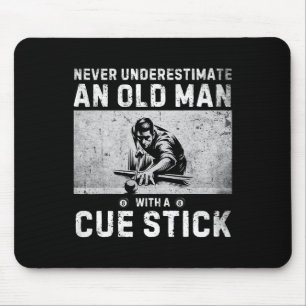 Unterschätzen Sie niemals einen alten Mann mit ein Mousepad