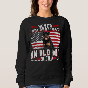 Unterschätzen Sie niemals einen alten Mann mit ein Sweatshirt