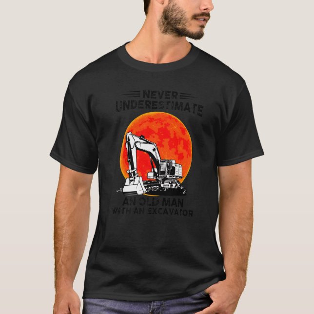 Unterschätzen Sie niemals einen alten Mann mit ein T-Shirt (Vorderseite)