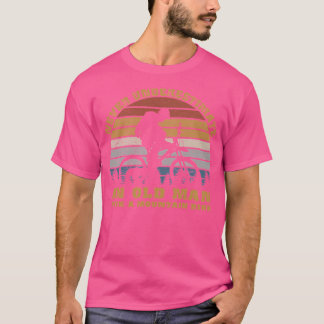 Unterschätzen Sie niemals einen alten Mann mit ein T-Shirt