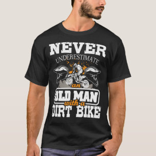 Unterschätzen Sie niemals einen alten Mann mit ein T-Shirt