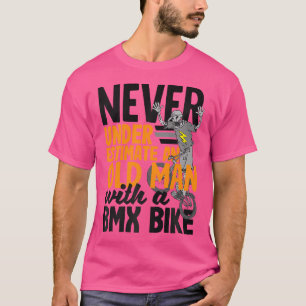Unterschätzen Sie niemals einen alten Mann mit ein T-Shirt