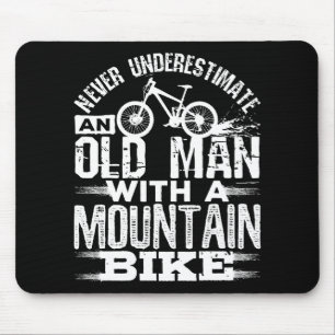 Unterschätzen Sie niemals einen alten Mann mit Mou Mousepad