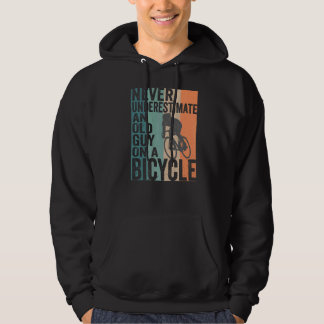 Unterschätzen Sie niemals einen alten Typ auf eine Hoodie