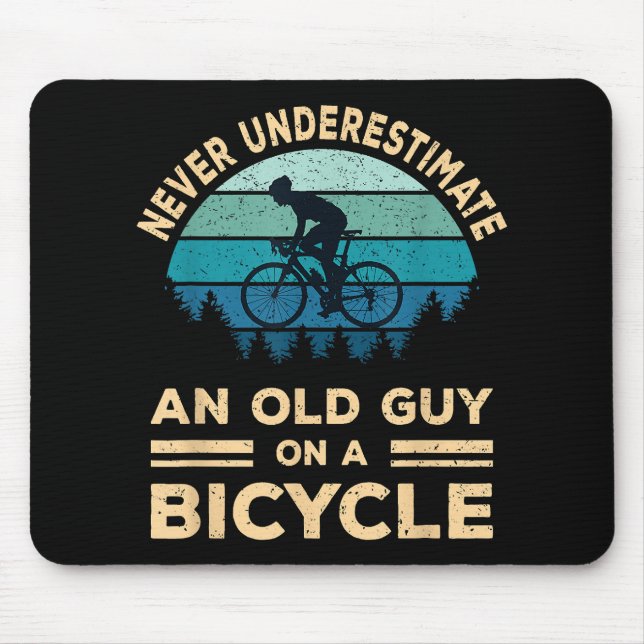 Unterschätzen Sie niemals einen alten Typ auf eine Mousepad (Vorne)