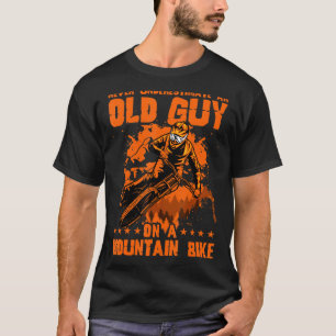 Unterschätzen Sie niemals einen alten Typ auf eine T-Shirt