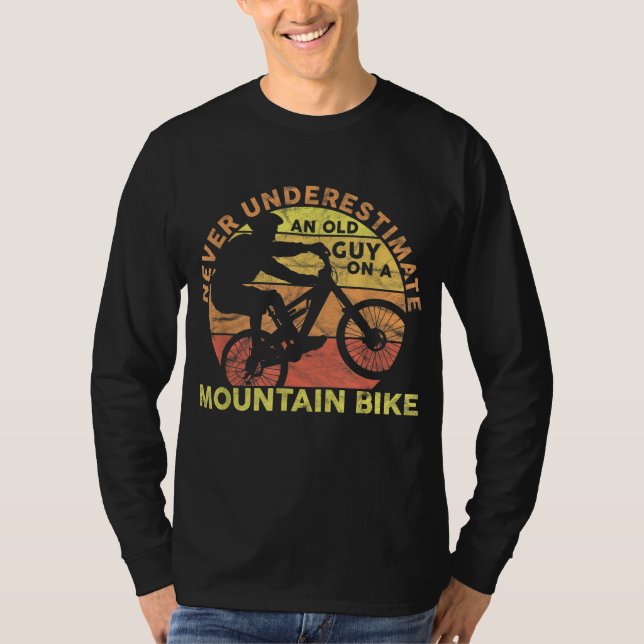 Unterschätzen Sie niemals einen alten Typ auf eine T-Shirt (Vorderseite)