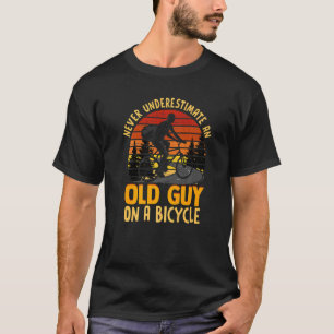 Unterschätzen Sie niemals einen alten Typ auf eine T-Shirt