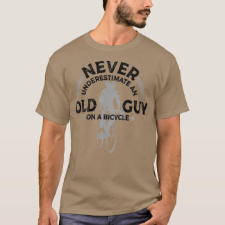 Unterschätzen Sie niemals einen alten Typ auf eine T-Shirt