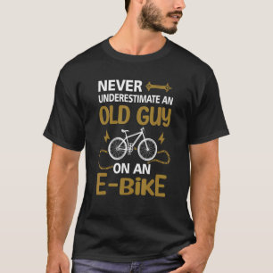 Unterschätzen Sie niemals einen alten Typ auf eine T-Shirt