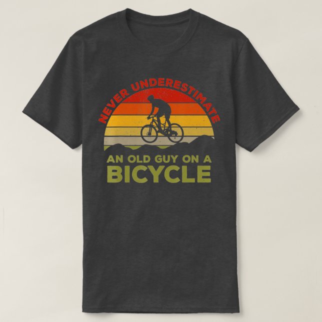 Unterschätzen Sie niemals einen alten Typ auf eine T-Shirt (Design vorne)