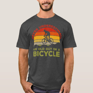 Unterschätzen Sie niemals einen alten Typ auf eine T-Shirt