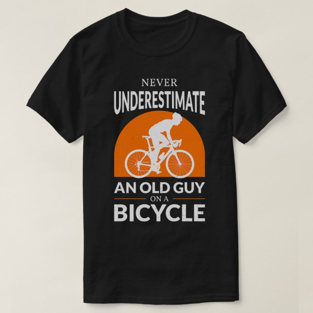 Unterschätzen Sie niemals einen alten Typ auf eine T-Shirt (Design vorne)