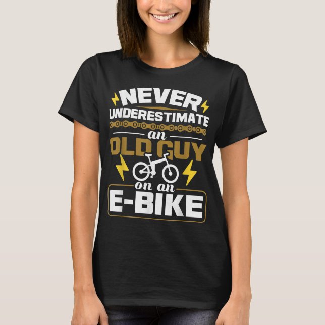 Unterschätzen Sie niemals einen alten Typ auf eine T-Shirt (Vorderseite)